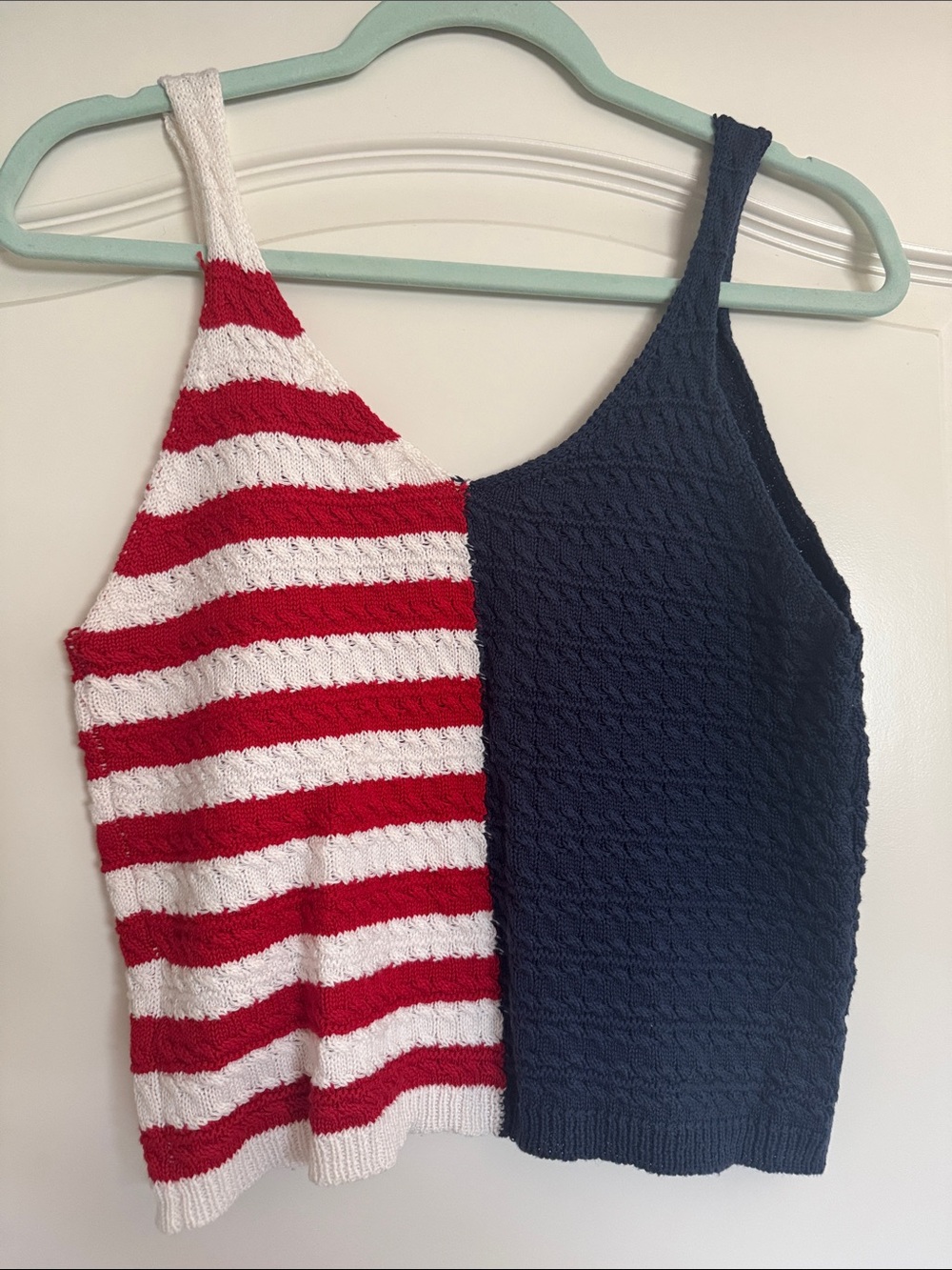 Moon & Madison Patriotic Red White and Blue USA Flag Knitted Tank Top Sz M - Picture 3 of 3